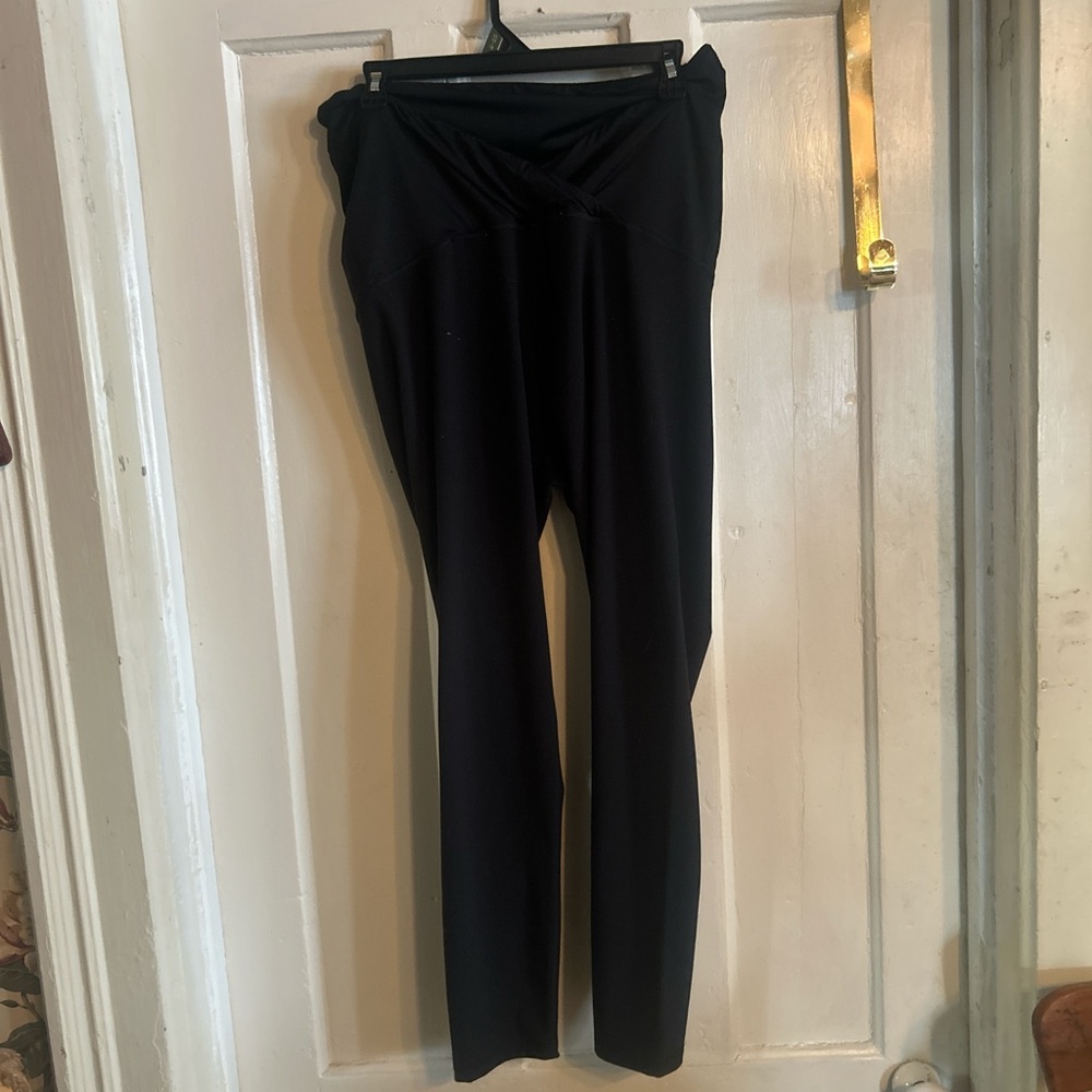 Ingrid & Isabel Classic Black Leggings